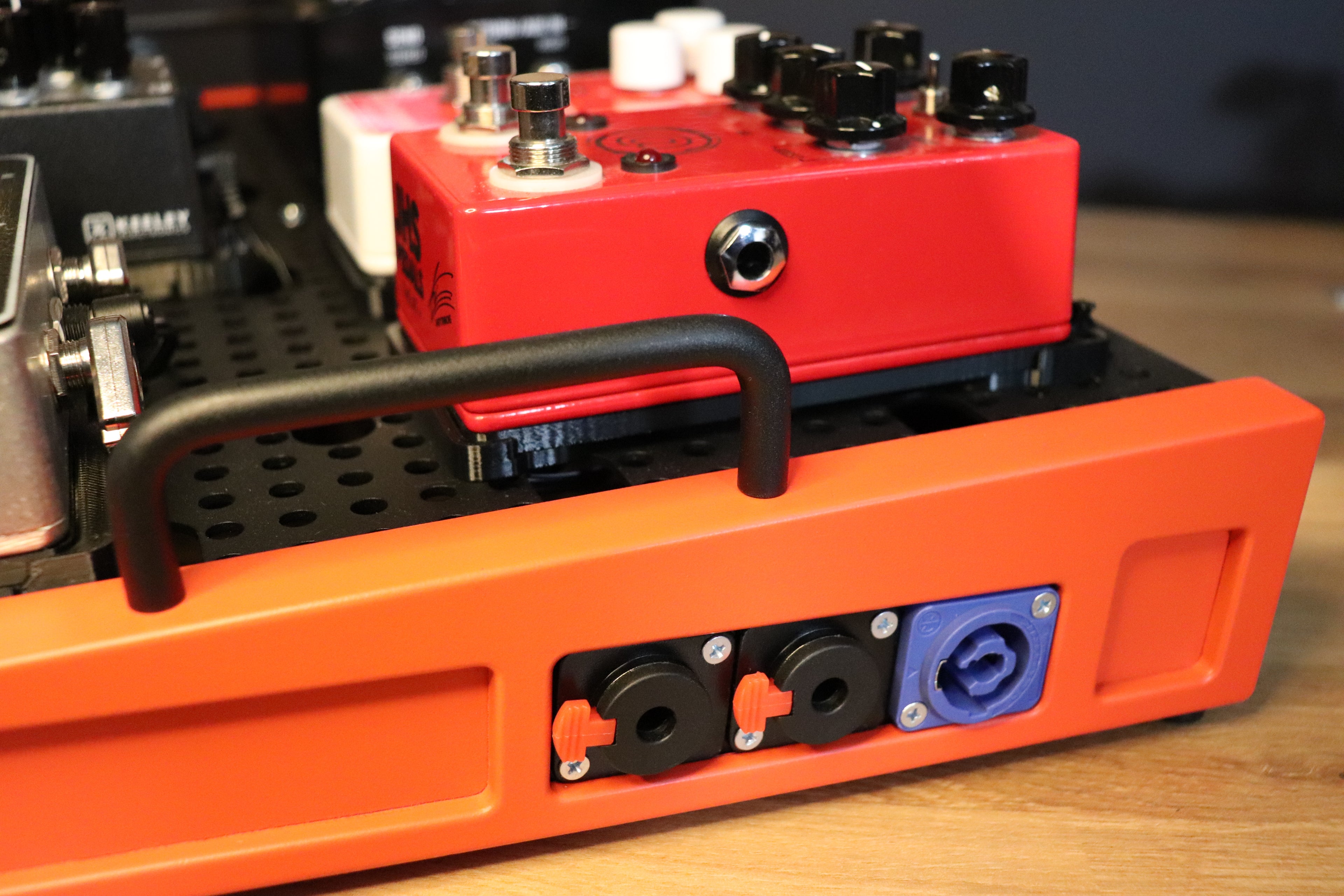 TEMPLE AUDIO THROUGH HOLE PLATE
